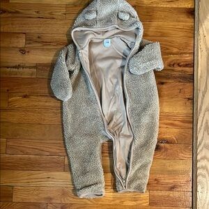 Baby GAP Tan Footies One Piece with Hood 3-6 months